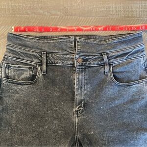 Hollister Ultra High-Rise Mom Jean